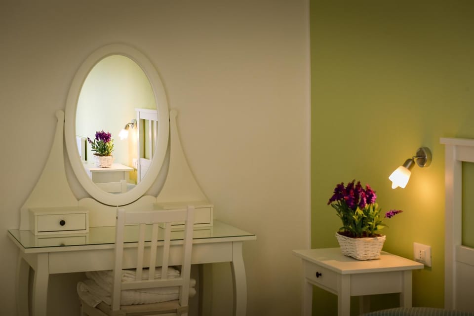 Spring, Day, Night, Winter, Summer, Other, Photo of the whole room, Decorative detail, Decorative detail, Autumn, On site, Guests, Garden view, Sea view, Seasons, Time of day, Sunrise, Sunset, children, young children, older children, group of guests, Family