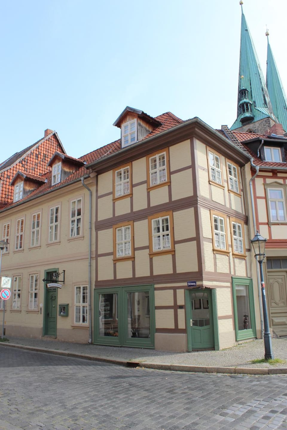 Facade/entrance