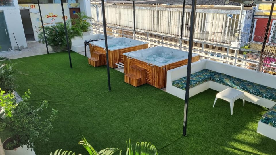 Restaurant/places to eat, Garden, Swimming pool