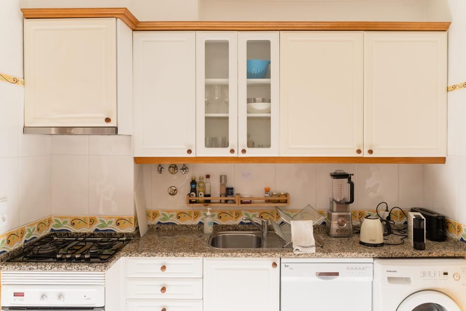 Coffee/tea facilities, Kitchen or kitchenette, Food and drinks, Food