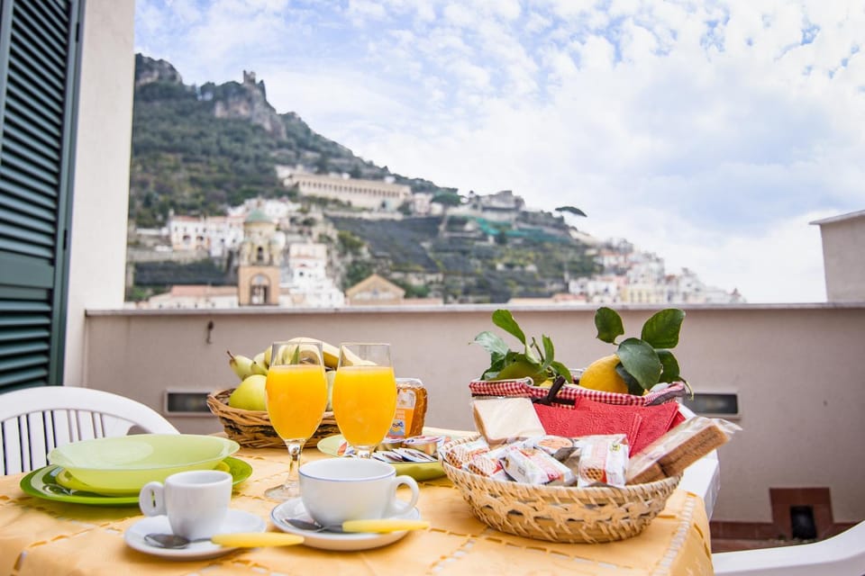 Balcony/Terrace, Landmark view, Mountain view, Sea view