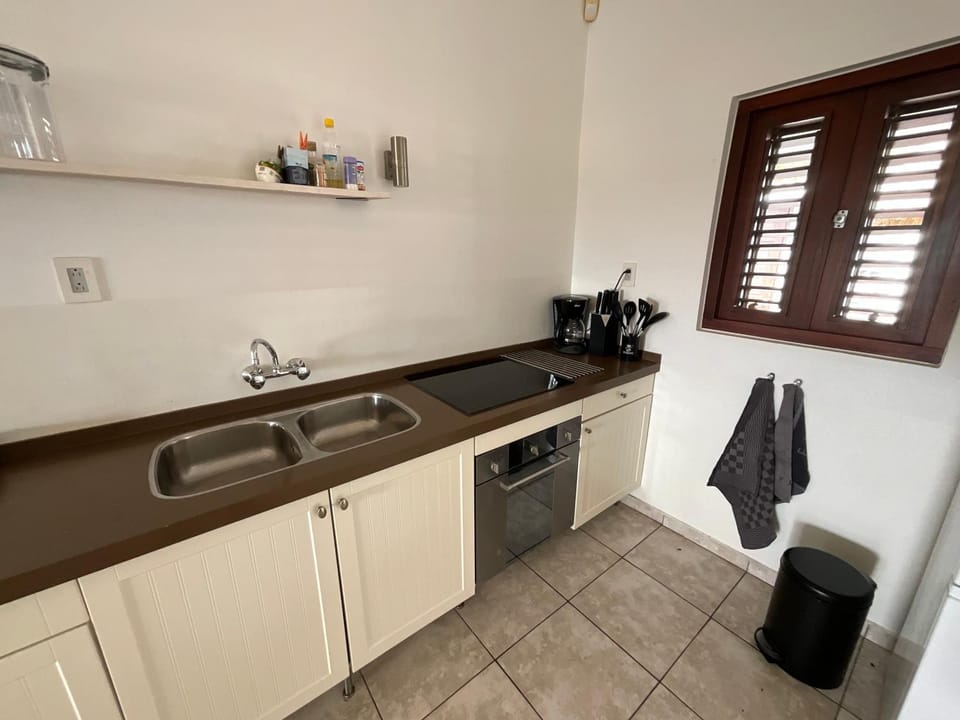 microwave, oven, kitchen, kitchen