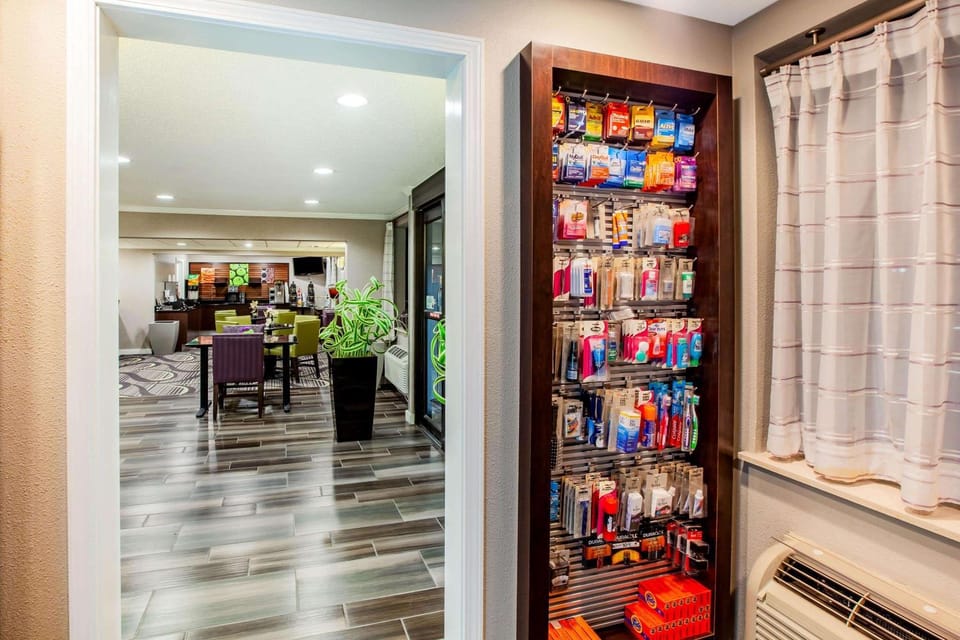 On-site shops, On site, Shopping Area