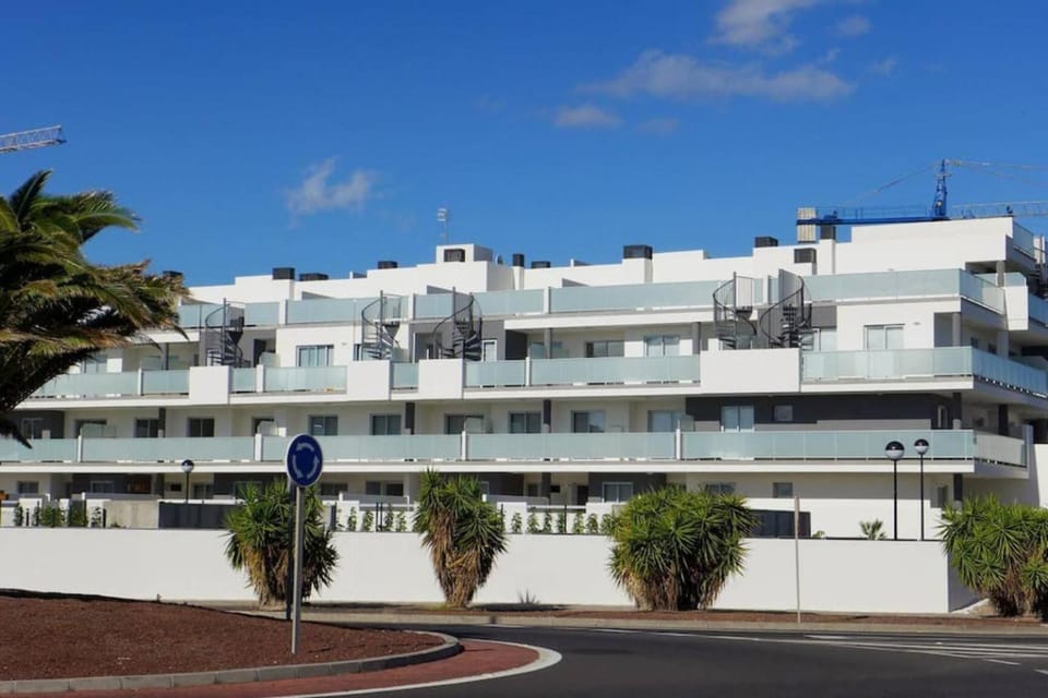Cosy Beach Suite with Private Rooftop Apartment in Abona