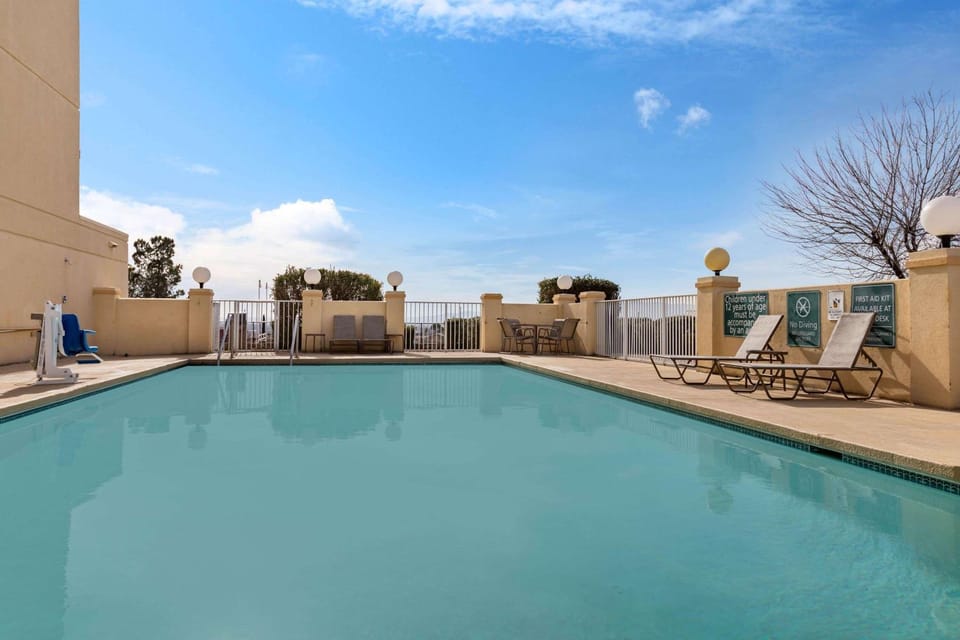 On site, Pool view, Swimming pool, Swimming pool