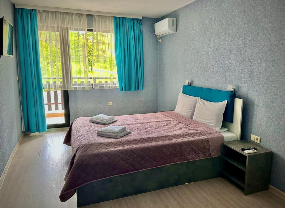 Bed, Photo of the whole room, Bedroom, towels, air conditioner