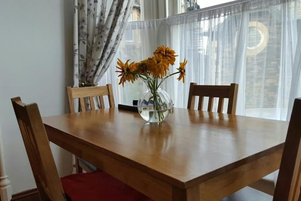Lyndale self-catering apartment Sleeps 4 Apartment in Windermere