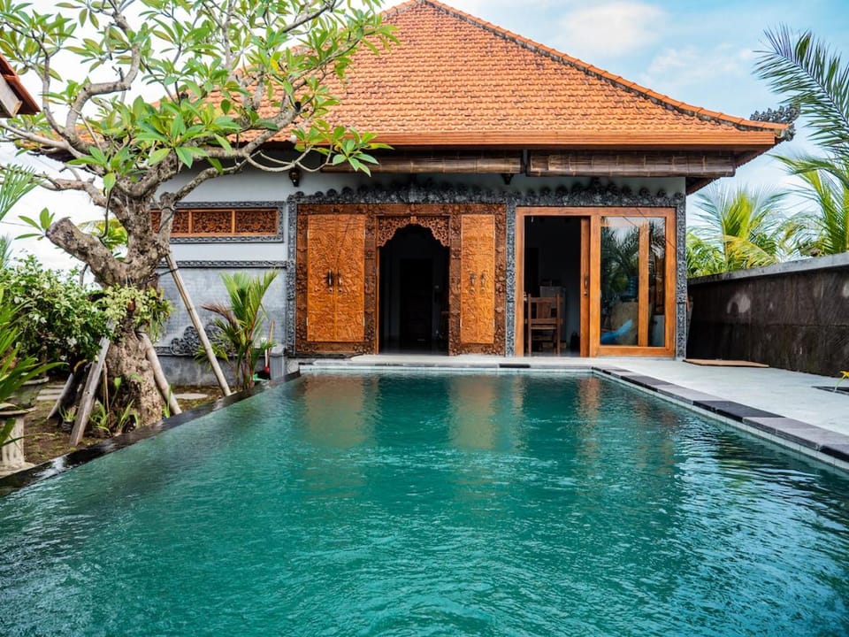 Property building, Patio, Facade/entrance, Garden, Balcony/Terrace, Area and facilities, Swimming pool