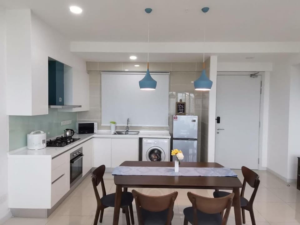 Kitchen or kitchenette, Dining area, Communal kitchen