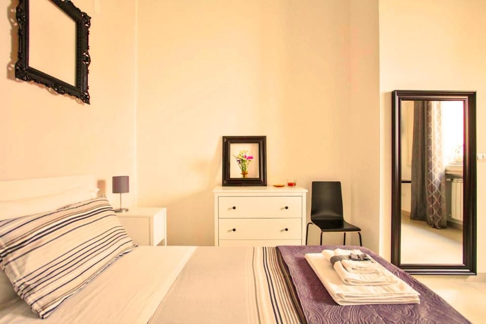 Bed, Photo of the whole room, Bedroom, towels, wardrobe