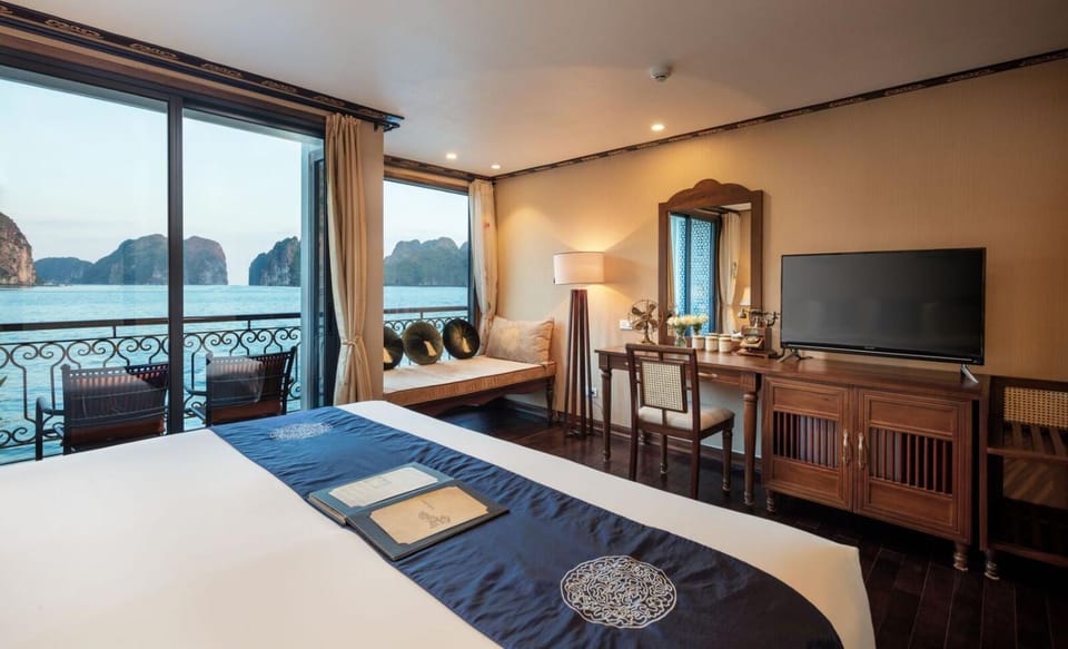 Bed, Photo of the whole room, Sea view