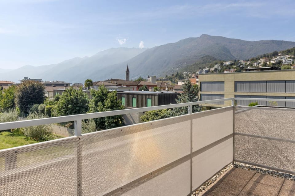 Balcony/Terrace, Mountain view