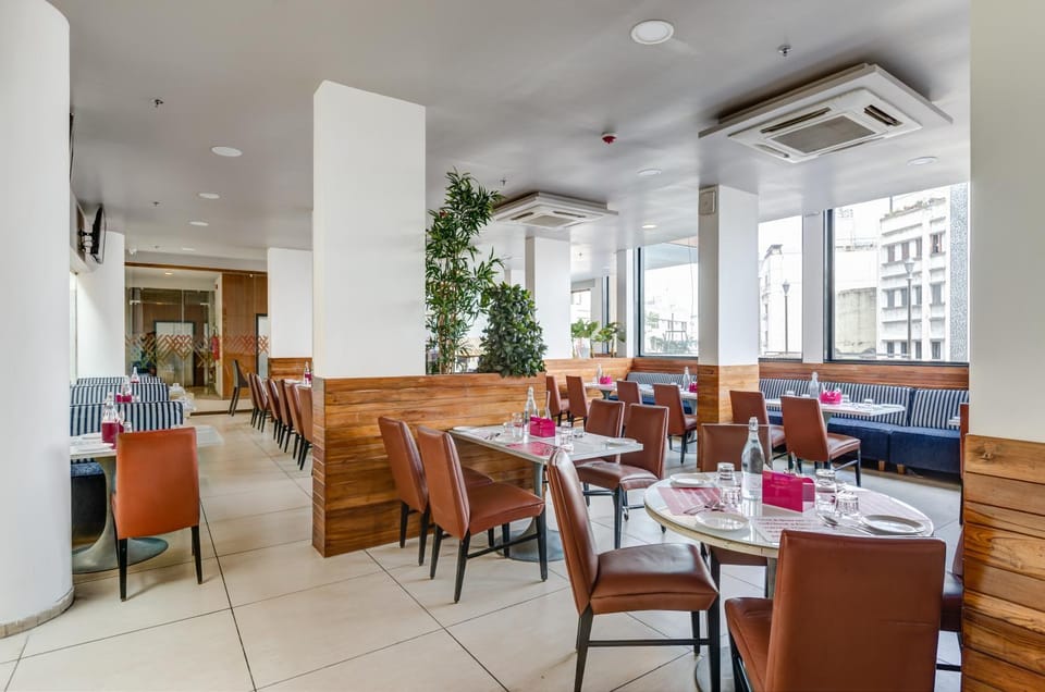 Restaurant/places to eat, Lounge or bar