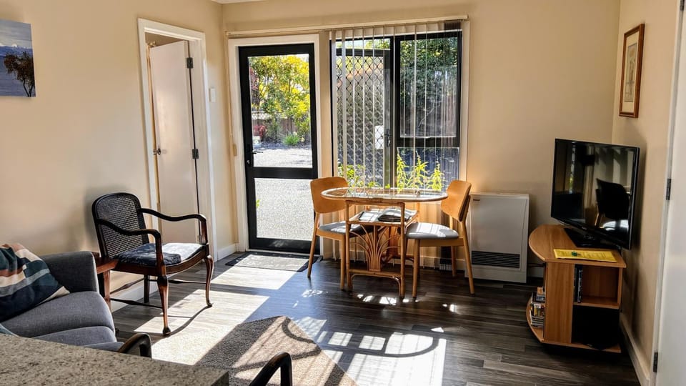 TV and multimedia, Living room, Dining area