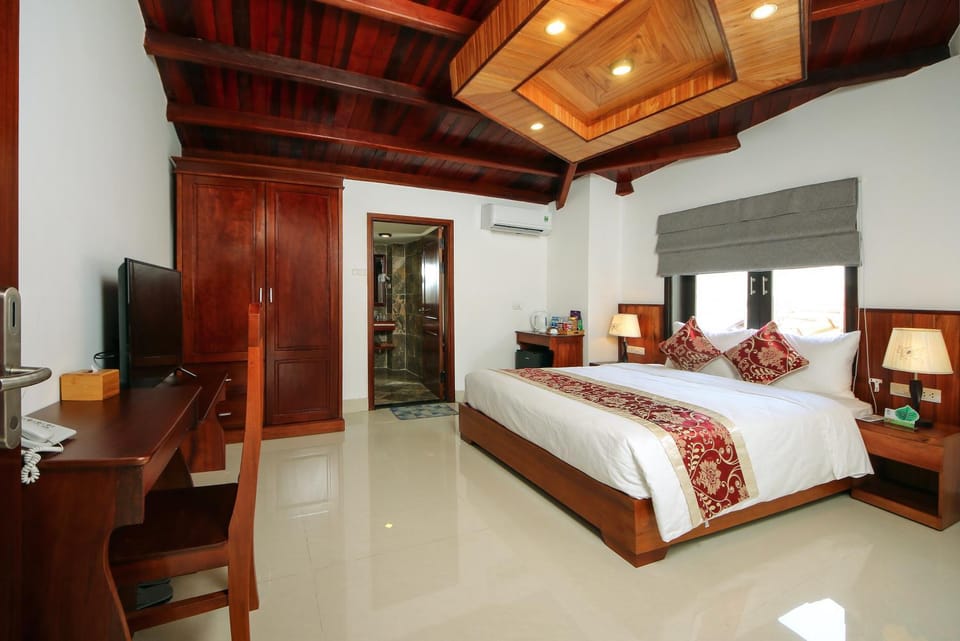 Bedroom, wardrobe