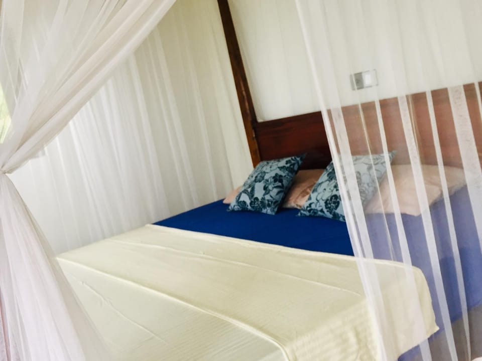 Hill cottage - ocean view Bed and Breakfast in Southern Province