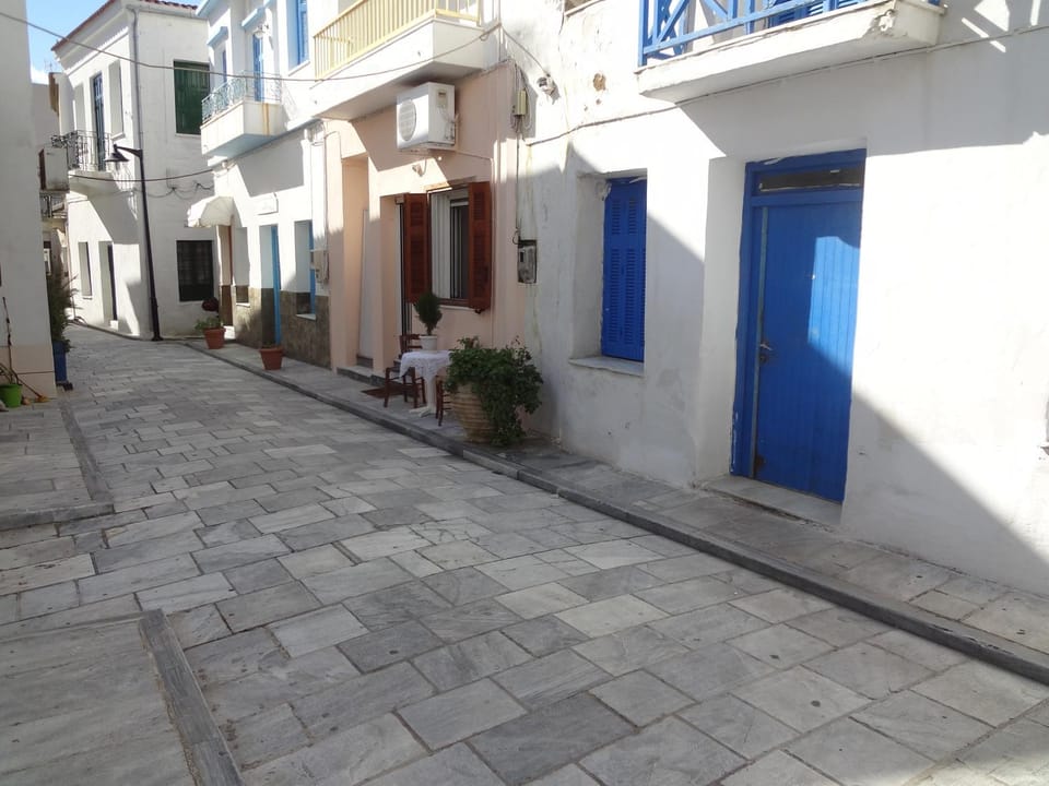 Korthi central appartment by the seaside. Apartment in Decentralized Administration of the Aegean