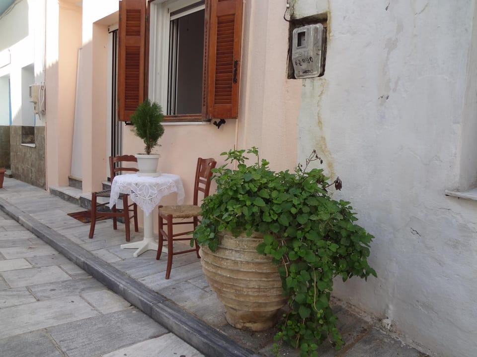 Korthi central appartment by the seaside. Apartment in Decentralized Administration of the Aegean