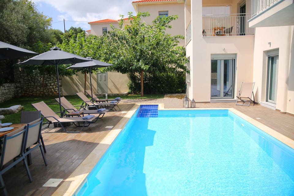 Property building, Day, Garden, Garden view, Pool view, Swimming pool