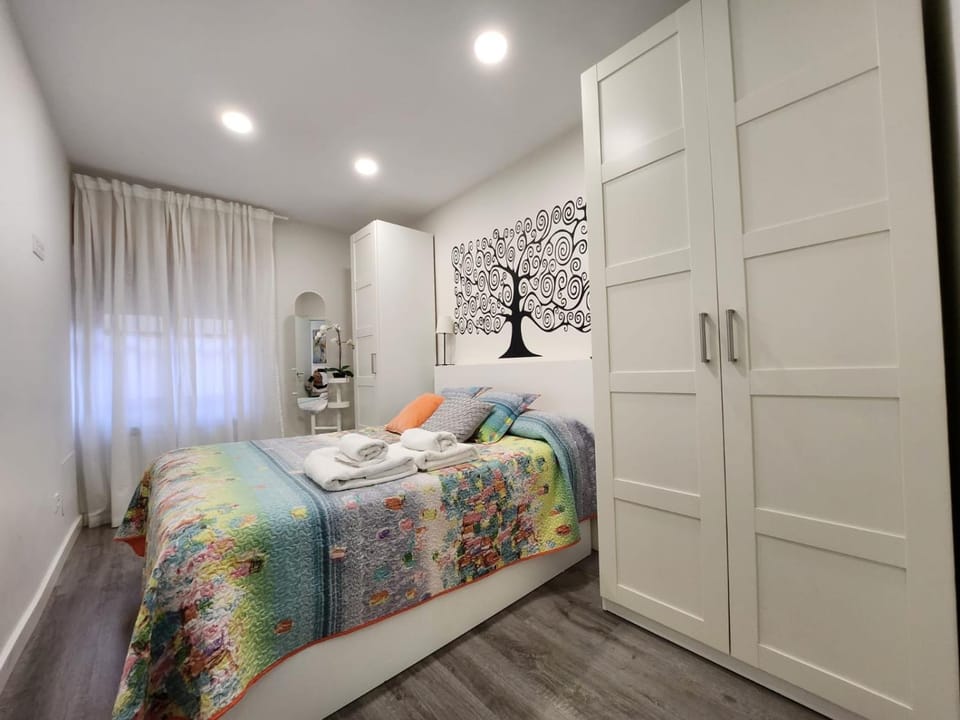 Bed, Photo of the whole room, Bedroom, wardrobe