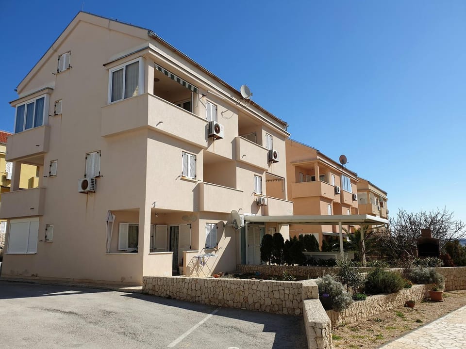 Property building, Facade/entrance, Bird's eye view