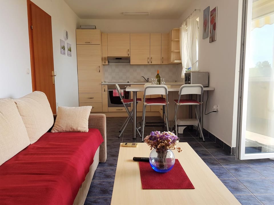 Kitchen or kitchenette, Living room, Dining area