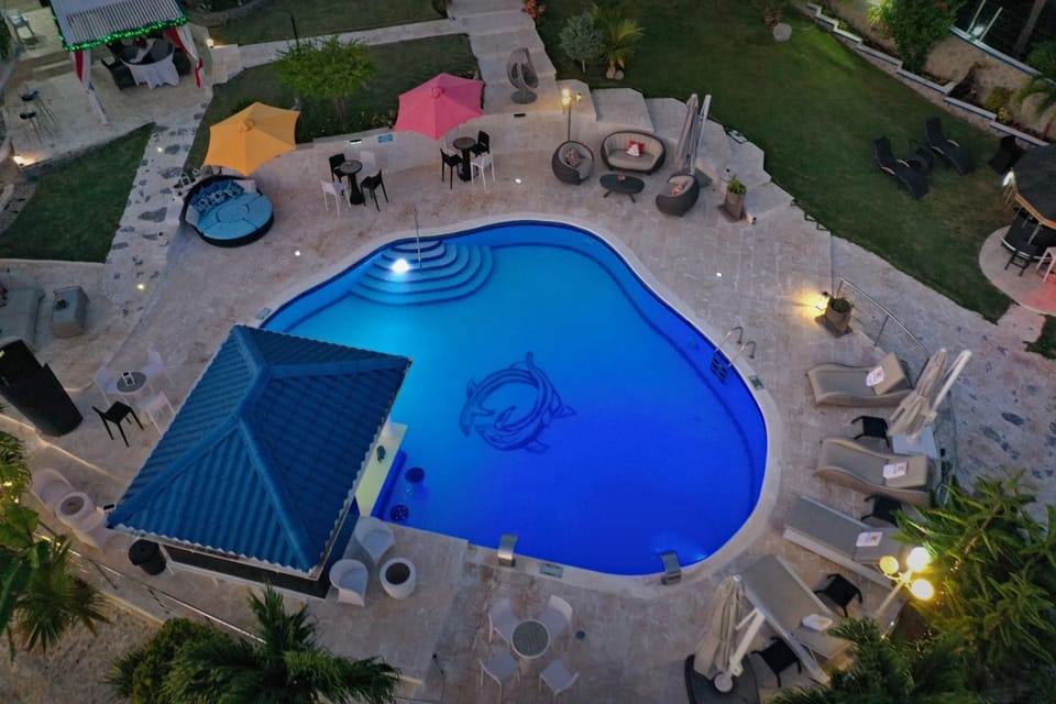 Bird's eye view, Pool view