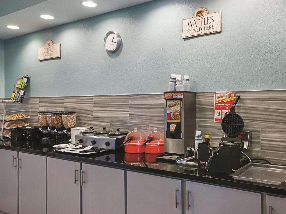 Restaurant/places to eat, Dining area, On site, Breakfast