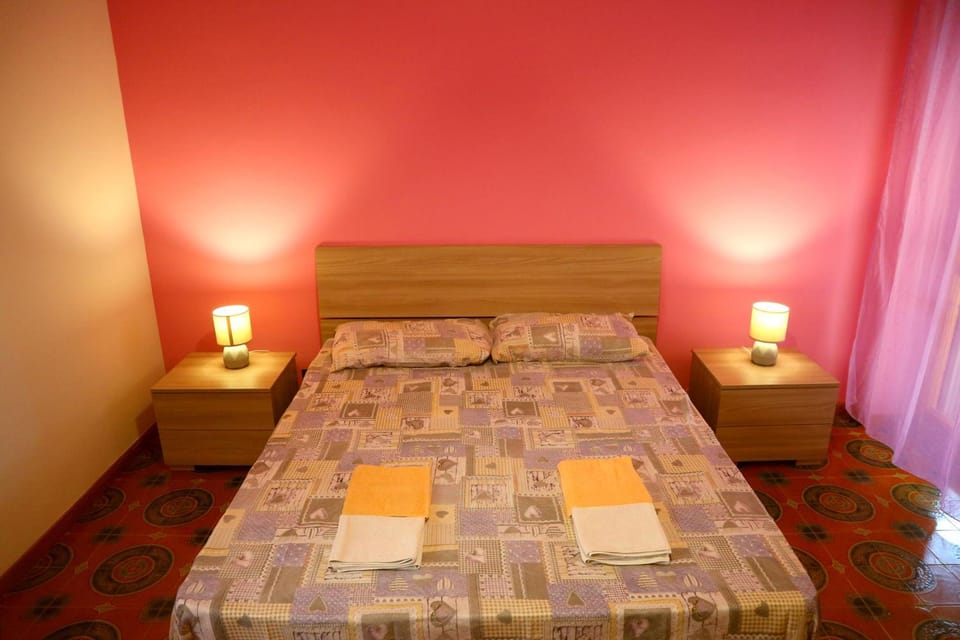 Spring, Bed, Day, Night, Winter, Summer, Photo of the whole room, Bedroom, Autumn