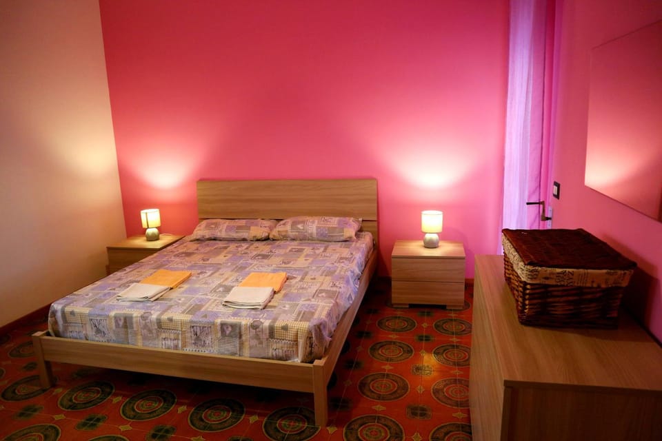 Spring, Bed, Day, Night, Winter, Summer, Photo of the whole room, Bedroom, Autumn, Sunrise, Sunset