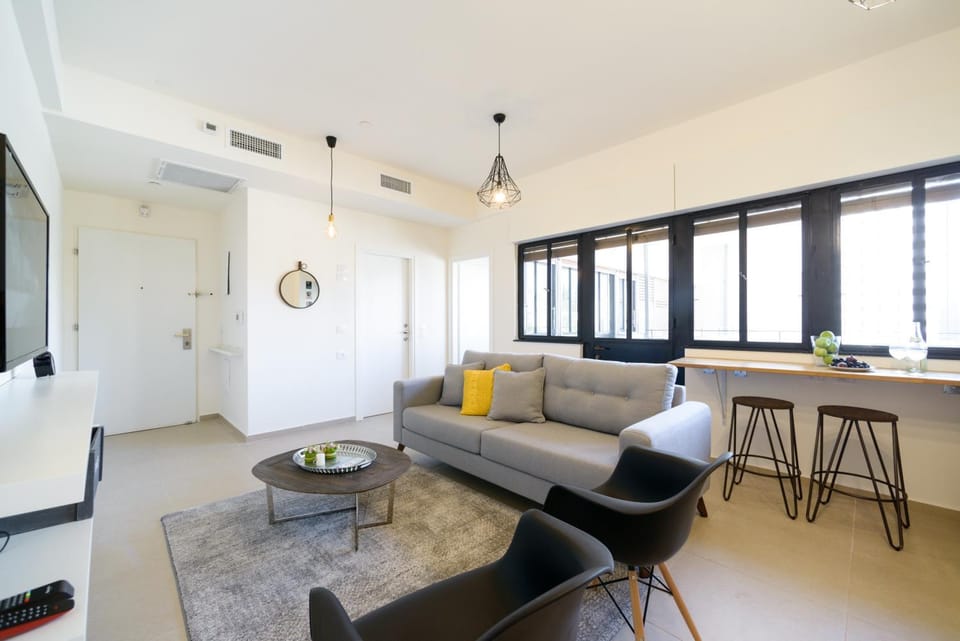 Bathroom, TV and multimedia, Living room, Seating area, Dining area, air conditioner