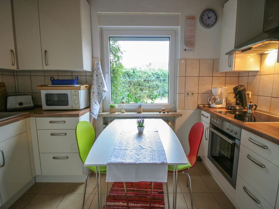 Coffee/tea facilities, Kitchen or kitchenette, Dining area