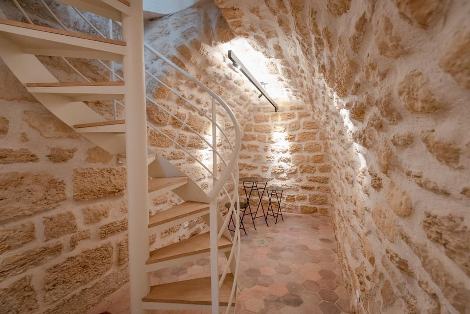 OLD STONES Apartment in Paris