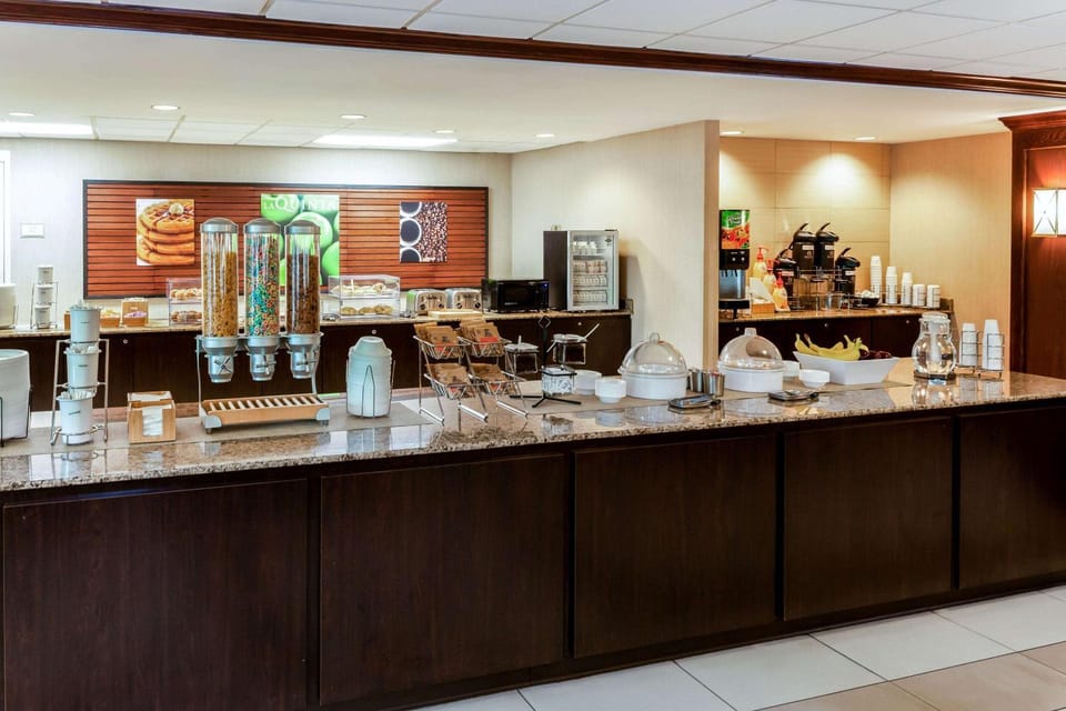 Restaurant/places to eat, Dining area, On site, Breakfast