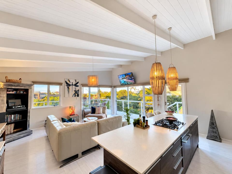 TV and multimedia, Kitchen or kitchenette, Living room