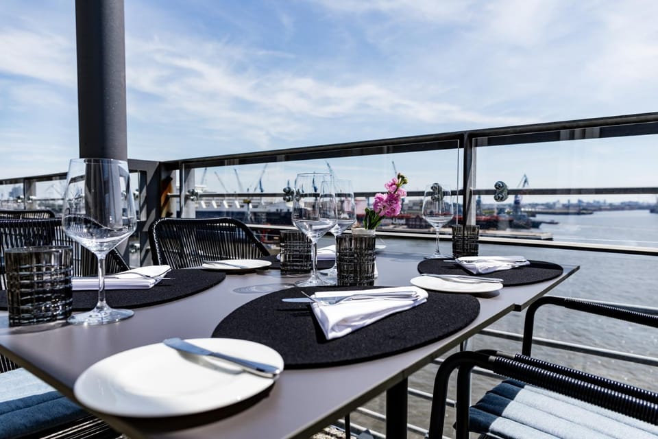 Restaurant/places to eat, View (from property/room), Balcony/Terrace