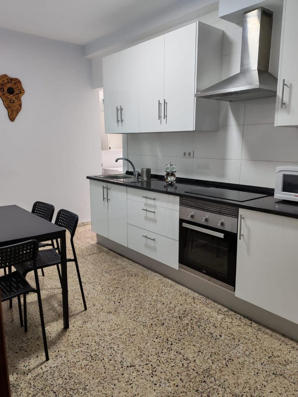 Photo of the whole room, oven, stove, kitchen
