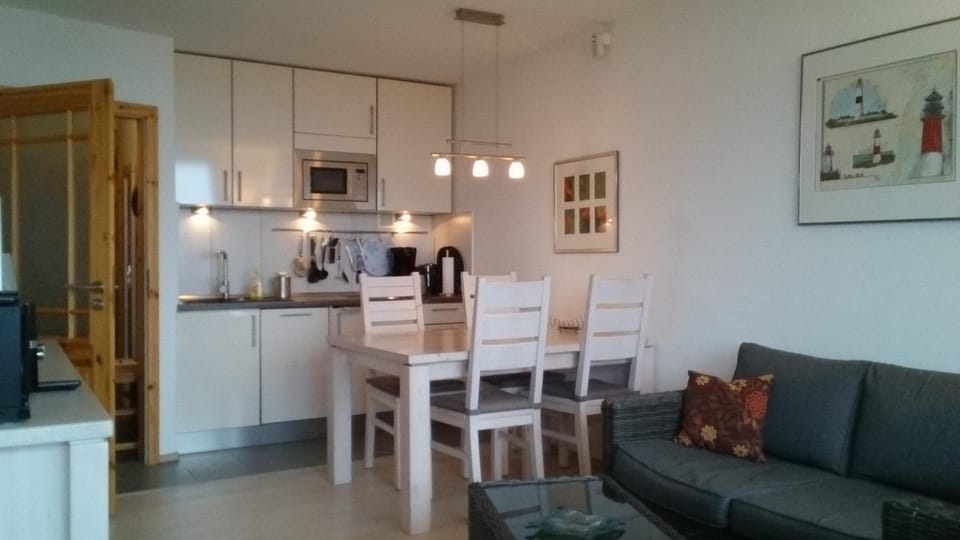 Coffee/tea facilities, Kitchen or kitchenette, Living room, Photo of the whole room, Seating area, Dining area