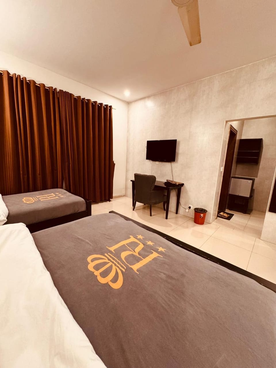 Photo of the whole room, Bedroom