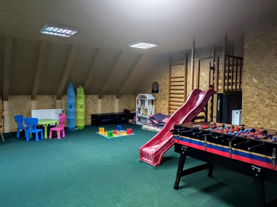 Communal lounge/ TV room, Game Room, Kids's club