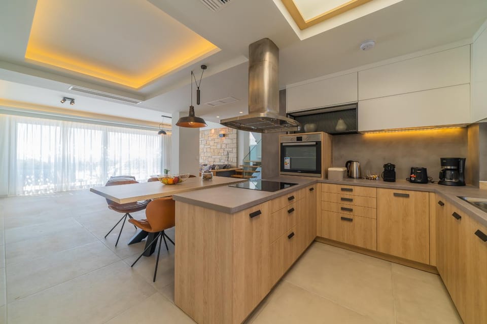 Kitchen or kitchenette, Dining area, dishwasher, oven, stove, toaster