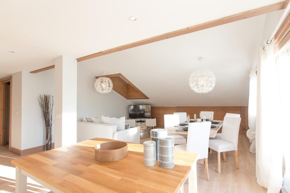 Property building, Living room, Seating area, Dining area