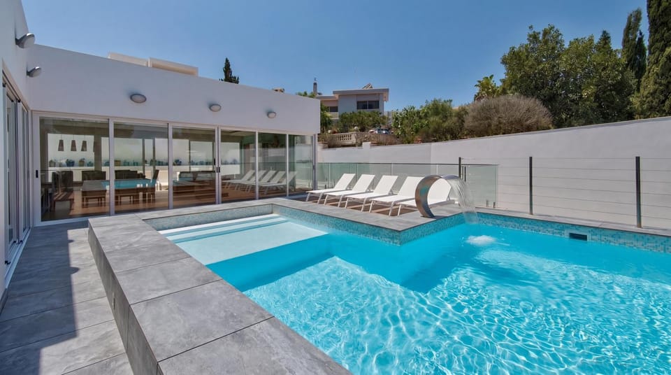 Patio, Day, Pool view, Swimming pool, sunbed