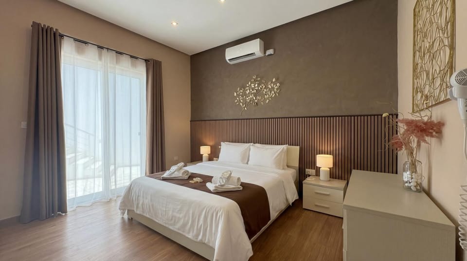 Bed, Photo of the whole room, Bedroom, air conditioner