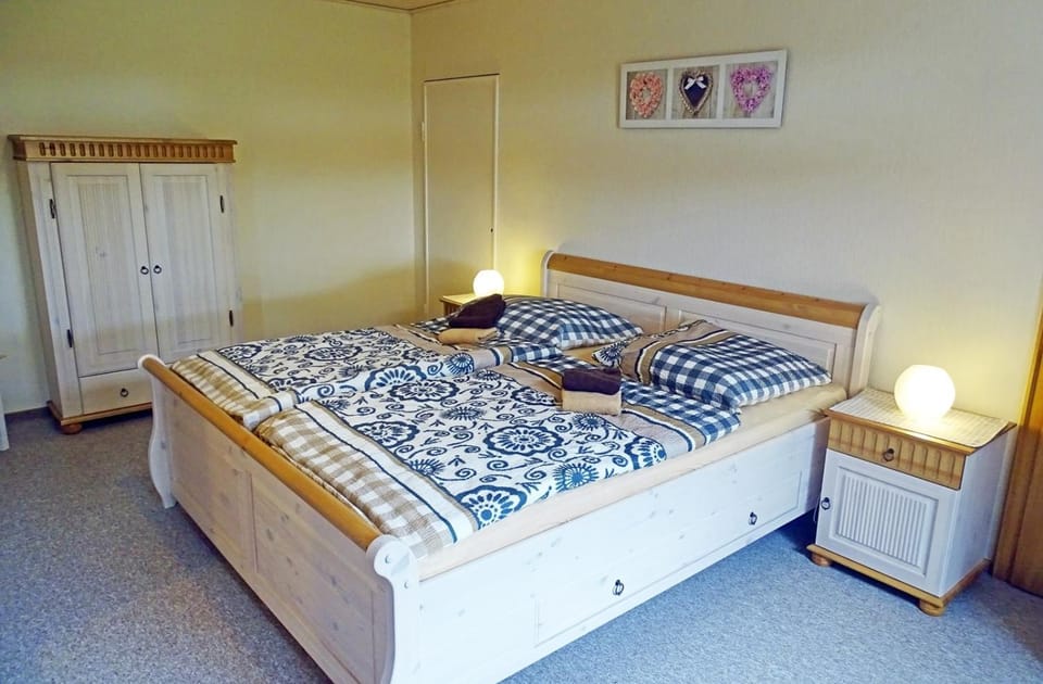 Bed, Photo of the whole room, Bedroom, wardrobe
