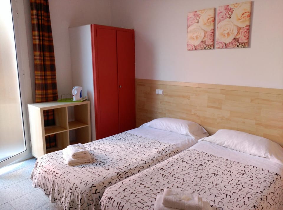 Photo of the whole room, Street view