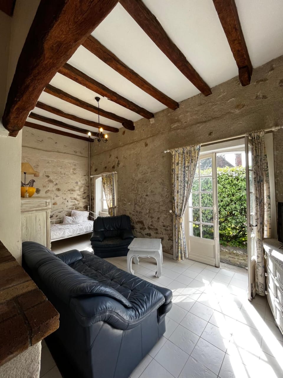 Bed, Living room