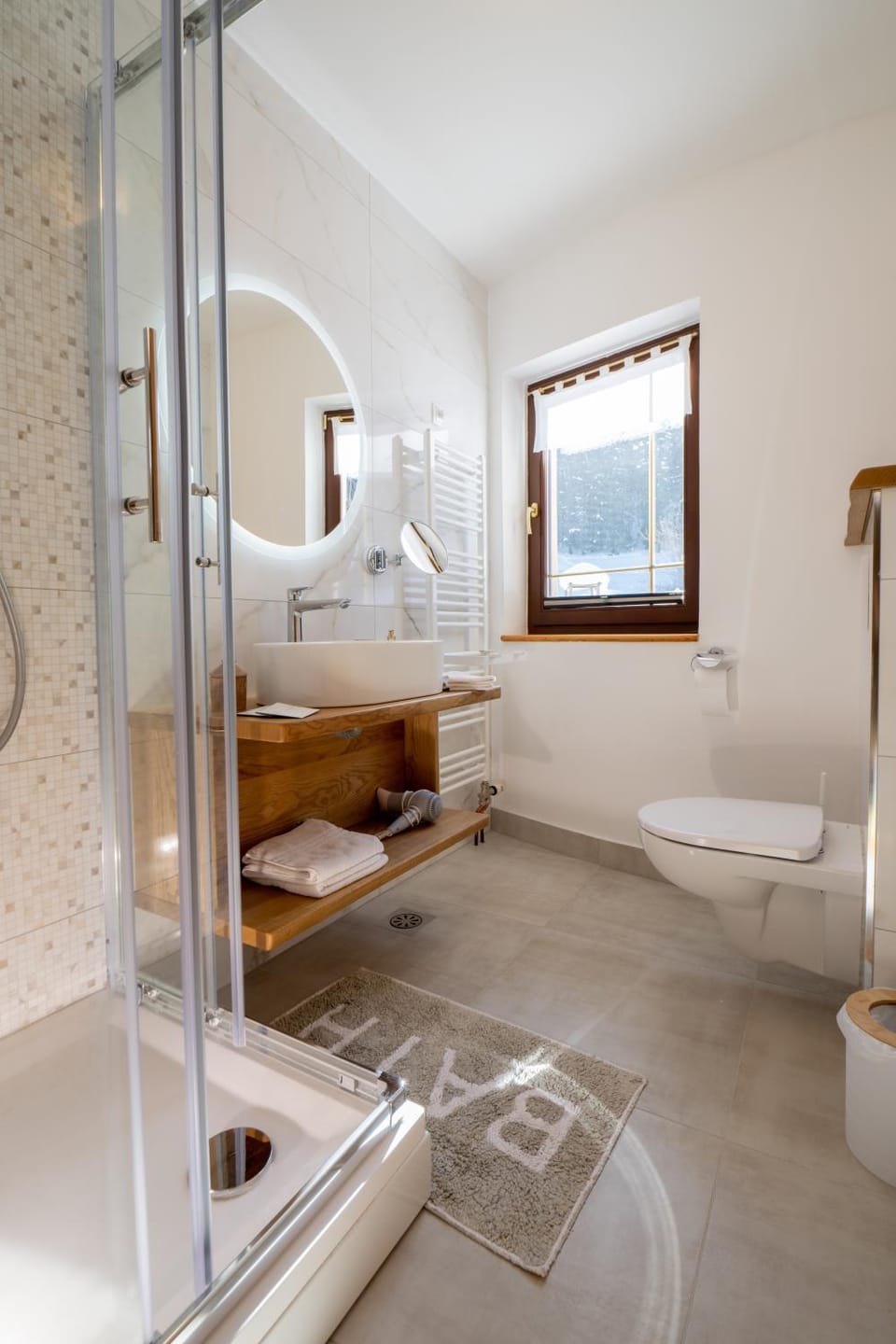 Shower, Toilet, Bathroom, towels
