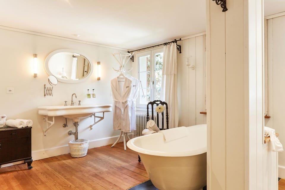 Bathroom, Bath