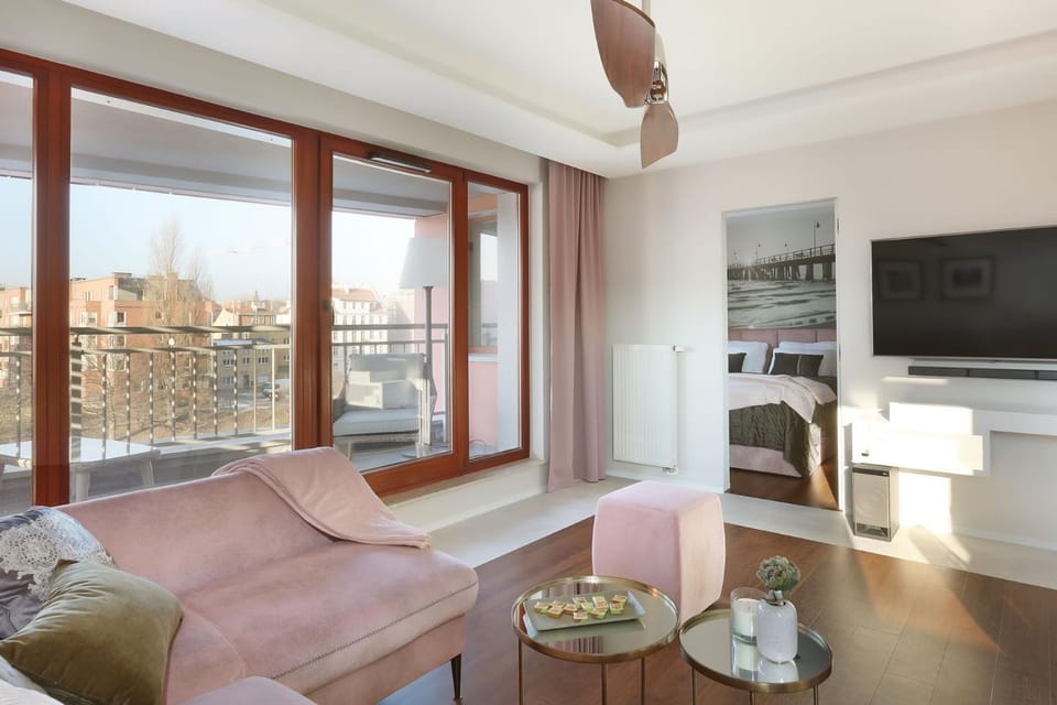 TV and multimedia, Living room, Seating area, Bedroom, River view